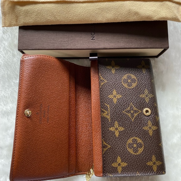 Authentic Louis Vuitton Medium compact wallet - Picture 4 of 12